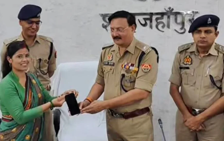 10 लाख रुपये मूल्य के 51 गुमशुदा मोबाइल फोन मालिकों को लौटाए