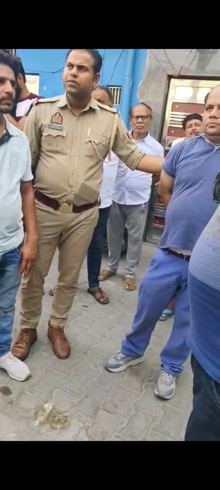 अवैध तमंचे से रंगदारी वसूली करने आये दबंगों को पकड़ा, पुलिस ने रसूखदारों को छोड़ा