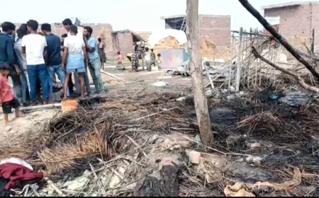 गैस लीक होने से लगी झोपड़ी में आग ,ईद की खुशियां मातम में बदलीं