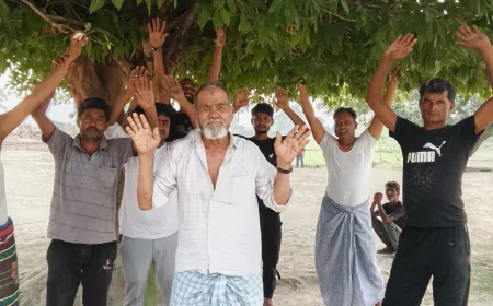 भीषण गर्मी में 25 दिन से ट्रांसफार्मर खराब, नहीं सुन रहा विद्युत विभाग, ग्रामीणों ने की डी एम से शिकायत