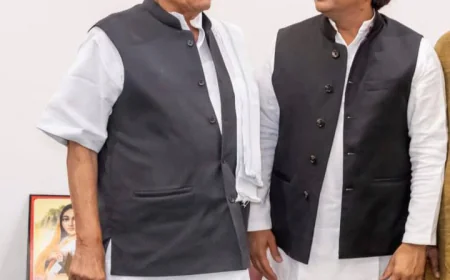 एटा में सियासी हलचल: पूर्व सांसद कैलाश यादव की अखिलेश यादव से मुलाकात के गहरे मायने!