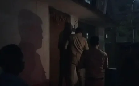 बंद कमरे में रंगरेलियां, महिला प्रिंसिपल के साथ पकड़ा गया थाना प्रभारी,  हंगामा  के बाद कंबल उड़ाकर बाहर निकाला