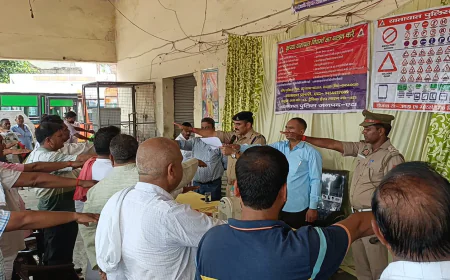 सड़क सुरक्षा अभियान के तहत ट्रांसपोर्ट मालिकों को दिलाई यातायात नियमों की शपथ
