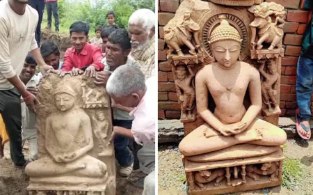 Etah News : रिज़ोर गांव में खुदाई के दौरान मिली भगवान महावीर स्वामी की प्राचीन प्रतिमा