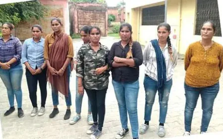 गुजरात से आईं नौ युवतियां जींस टॉप पहने भीख मांगते पकड़ी गईं, पुलिस ने किया चालान