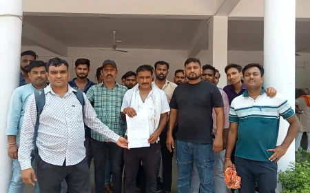 सब मीटर रीडरों ने वेतन न मिलने के संबंध में जिलाधिकारी को सौंपा ज्ञापन