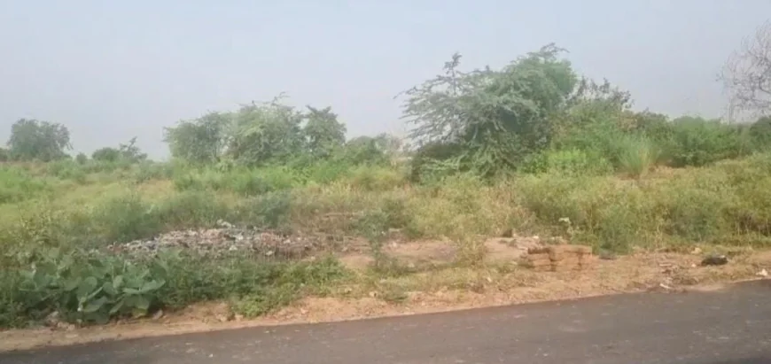 कृषि भूमि पर प्लॉट के रजिस्ट्रीकृत बैनामे करने पर उपनिबंधक को नोटिस