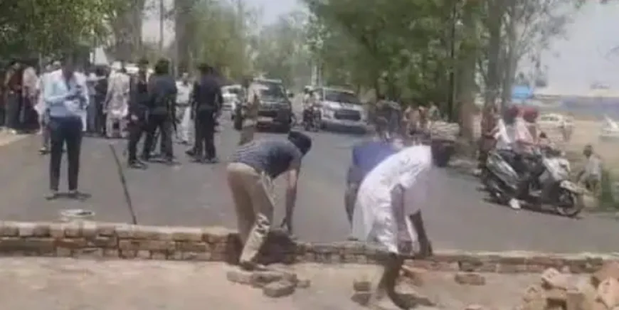 कोर्ट से केस जीतने के बाद किसान ने खड़ी करदी हाइवे पर दीवार