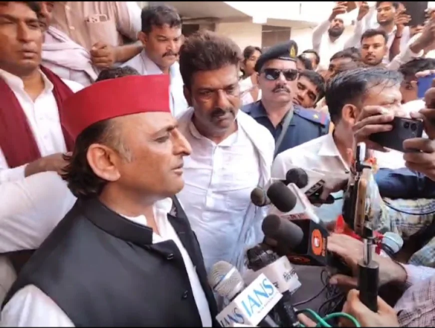सपा सुप्रीमो अखिलेश यादव का दौरा, पूर्व सांसद छोटे सिंह यादव को दी श्रद्धांजलि