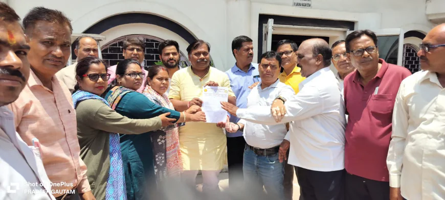 उत्तर प्रदेशीय प्राथमिक शिक्षक संघ ने विधायक विपिन वर्मा डेविड सभापति, विधायन समिति उत्तर प्रदेश को विद्यालय मर्जर के खिलाफ ज्ञापन सौपा