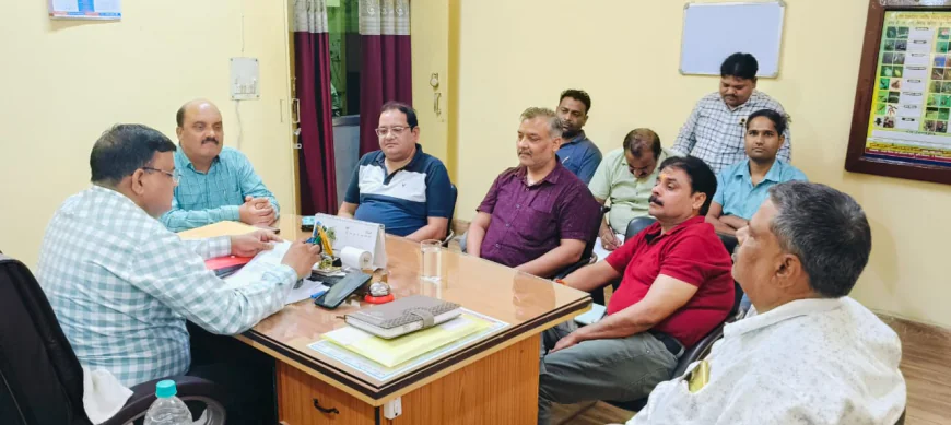 जनपद में उर्वरक विक्रय पर सख्ती: मुख्य उर्वरकों के साथ अन्य उत्पादों की बिक्री पूर्णतः प्रतिबंधित - डा0 मनवीर सिंह