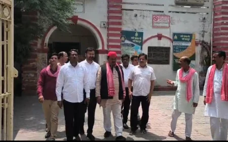 अखिलेश यादव के जन्मदिन पर लगे होर्डिंग फाडे सपाइयों ने एसएसपी को सौंपा ज्ञापन