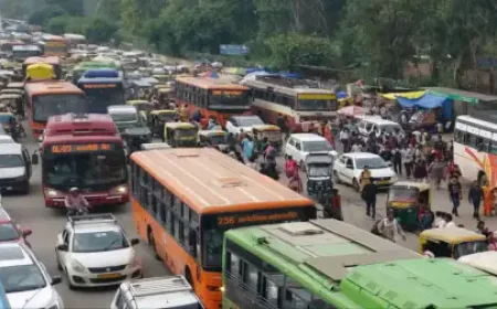 दिल्ली-NCR में पुराने वाहनों पर सख्ती: तय तारीख के बाद नहीं मिलेगा पेट्रोल-डीजल