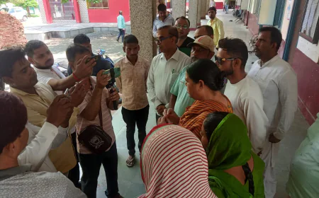 कांग्रेस नेताओं पर दर्ज मुकदमे का विरोध: फर्रुखाबाद में कांग्रेसियों ने एसडीएम को सौंपा ज्ञापन, फर्जी मुकदमा रद्द करने की मांग