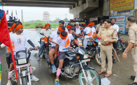 पुलिस ने कावड़ियों को कराया जलपान और फूल मालाओं से किया स्वागत