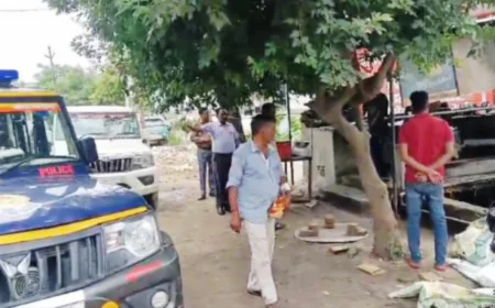 शासन की गाइड लाइन का उल्लंघन करना पड़ा भारी – दो नानबेज होटलों से तीन लोगों को हिरासत में