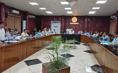 आयुक्त, अलीगढ़ मण्डल की अध्यक्षता में विकास कार्यों की मण्डलीय बैठक सम्पन्न