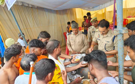 कांवड़ यात्रा की व्यवस्थाओं का अपर पुलिस अधीक्षक ने लिया जायजा, किया प्रसाद वितरण