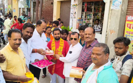 आज उत्तर प्रदेश उद्योग व्यापार संगठन जिला अध्यक्ष  द्वारा कायमगंज के वार्ड 11 सधवाड़ा से गोला जाने वाली कांवड़ यात्रा