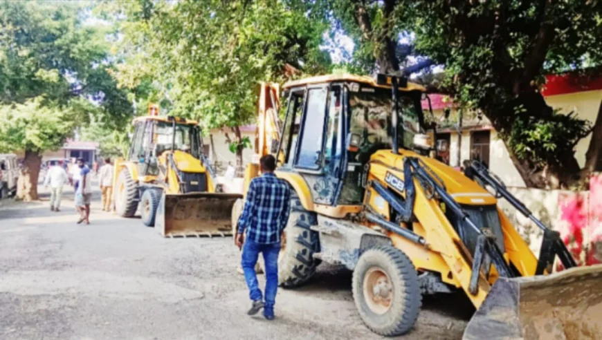 धड़ल्ले से चल रहा अवैध मिट्टी खनन का कारोबार, खनन अधिकारी की छापेमारी में दो ट्रैक्टर और दो जेसीबी जब्त