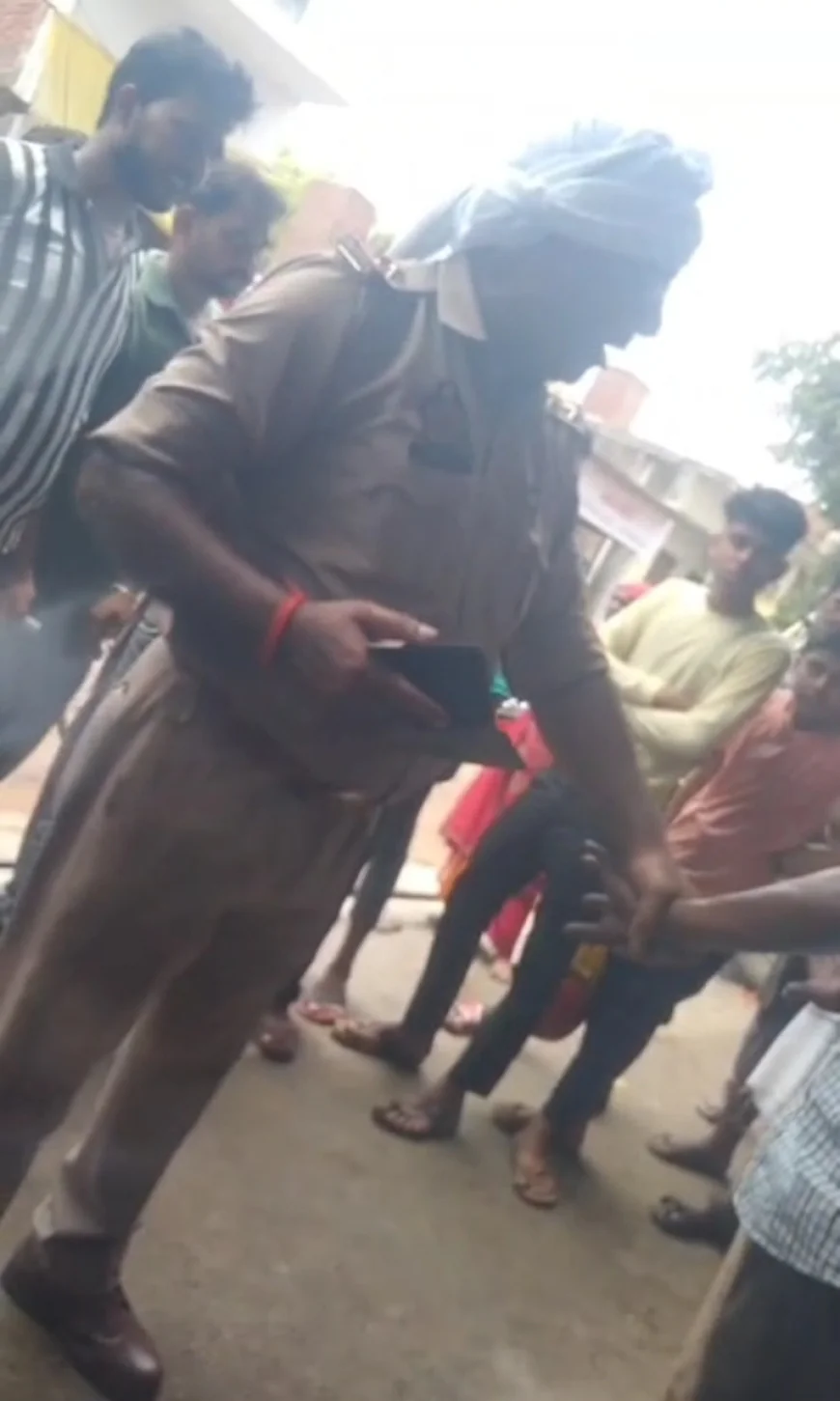 Etah News : गालीबाज दरोगा का वीडियो वायरल, पुलिस विभाग की कार्यशैली पर उठे सवाल