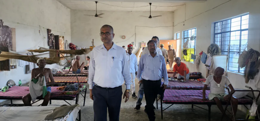 समाज कल्याण विभाग द्वारा संचालित सिरौली वृद्धाश्रम का जिलाधिकारी ने किया औचक निरीक्षण