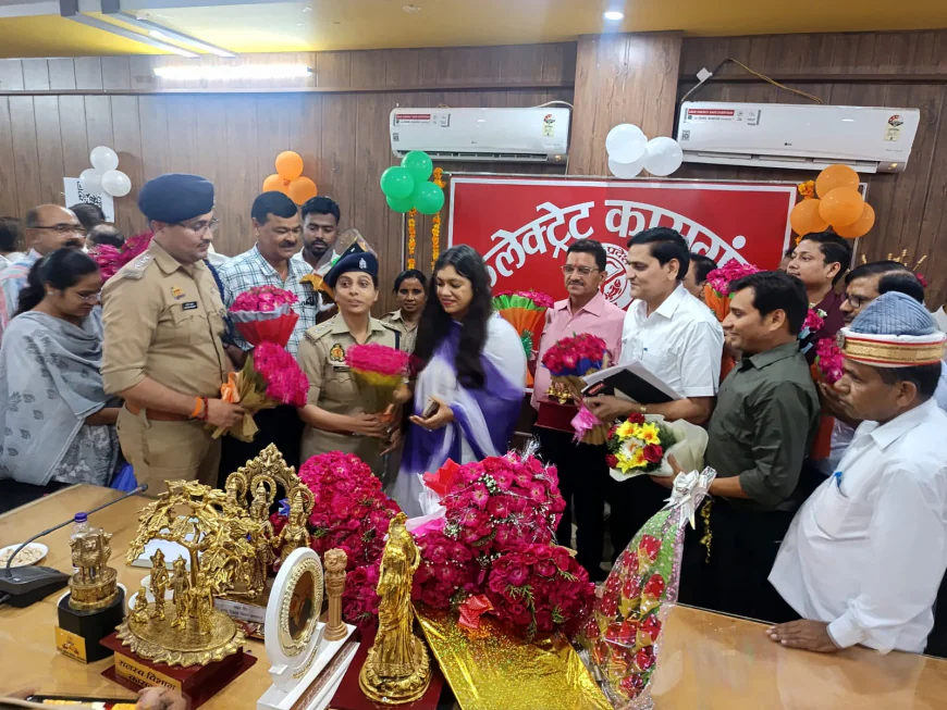 Kasganj news निवर्तमान जिलाधिकारी मेधा रूपम का स्थानांतरण हो जाने पर आज कलेक्ट्रेट सभागार में विदाई समारोह।