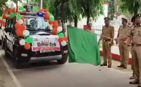 मैनपुरी पुलिस ने निकाली तिरंगा यात्रा, शहर भर में गूंजा देशभक्ति का जयघोष