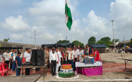 लोकेश अग्रवाल जिला अध्यक्ष व्यपार मण्डल में मंडी में फहराया झंडा