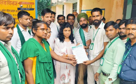 Kasganj news भाकियू स्वराज के बैनर तले सहावर  तहसील पर बाढ़ से प्रभावित किसानों के हित में माननीय मुख्यमंत्री के नाम  सौंपा ज्ञापन