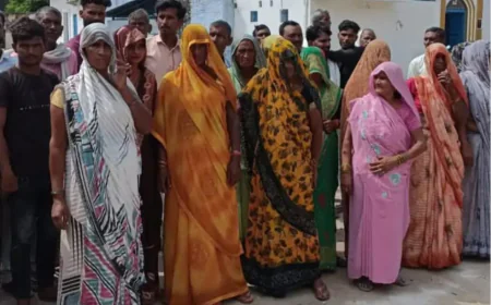 Kasganj news सी ओ कार्यालय पर प्रदर्शन,ढोलना पुलिस पर कार्रवाई न करने के आरोप।