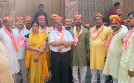 बांके बिहारी मंदिर से निकाली गई कलश यात्रा, व्यापारी नेता रहे मौजूद