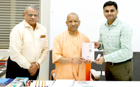 मुख्यमंत्री ने किया डा सर्वेश की  पुस्तक का विमोचन