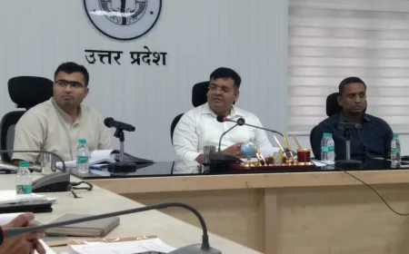 50 लाख से अधिक लागत की परियोजनाओं की समीक्षा, डीएम ने लगाई फटकार