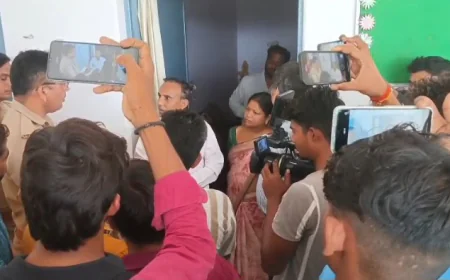 Etah News : जय श्री राम' लिखने पर छात्र से मारपीट, मुस्लिम शिक्षक गिरफ्तार