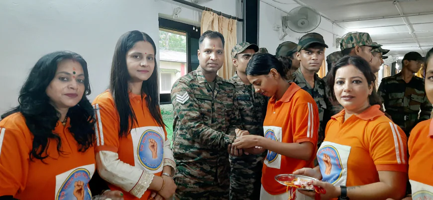 एक समाज श्रेष्ठ समाज संस्था महिला पदाधिकारियों ने भारतीय सेना के जवानों को राखी बांधकर मनाया रक्षाबंधन