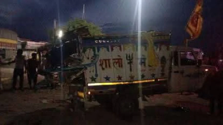 Etah News : भीषण सड़क हादसा: खाटू श्याम से लौट रहे श्रद्धालुओं की पिकअप दुर्घटनाग्रस्त, 7 बच्चों समेत 10 की मौत