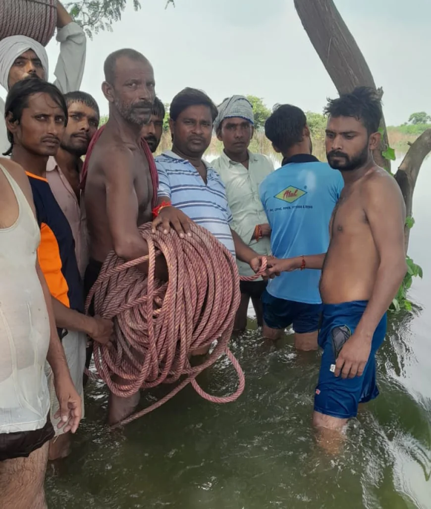 तेजी से बढ़ रहा बाढ़ का पानी, मंदिर और शवदाहगृह घिरे, फसलें डूबीं