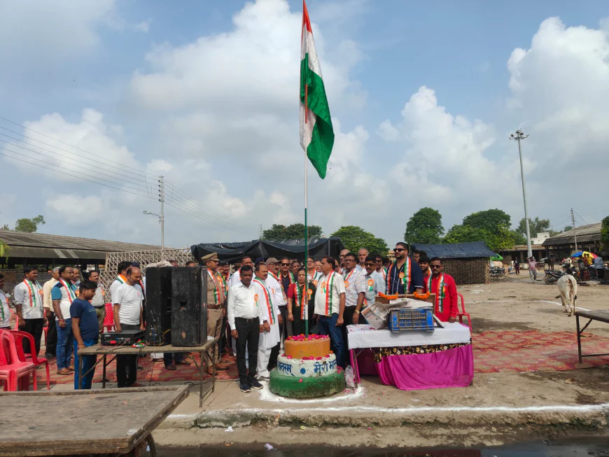 लोकेश अग्रवाल जिला अध्यक्ष व्यपार मण्डल में मंडी में फहराया झंडा