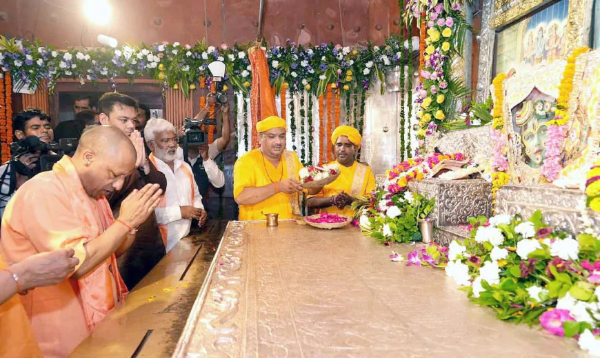 मथुरा पहुंचे मुख्यमंत्री योगी आदित्यनाथ, श्रीकृष्ण जन्मभूमि मंदिर में की पूजा-अर्चना