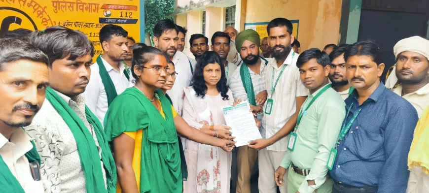 Kasganj news भाकियू स्वराज के बैनर तले सहावर  तहसील पर बाढ़ से प्रभावित किसानों के हित में माननीय मुख्यमंत्री के नाम  सौंपा ज्ञापन