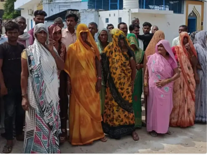 Kasganj news सी ओ कार्यालय पर प्रदर्शन,ढोलना पुलिस पर कार्रवाई न करने के आरोप।