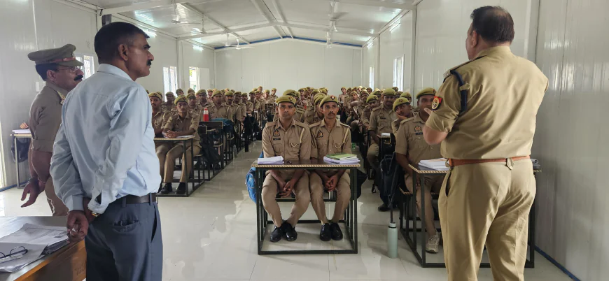 Etah News : प्रशिक्षणाधीन आरक्षियों से एसएसपी व एएसपी ने किया संवाद, पुलिस सेवा की दी गहन जानकारी