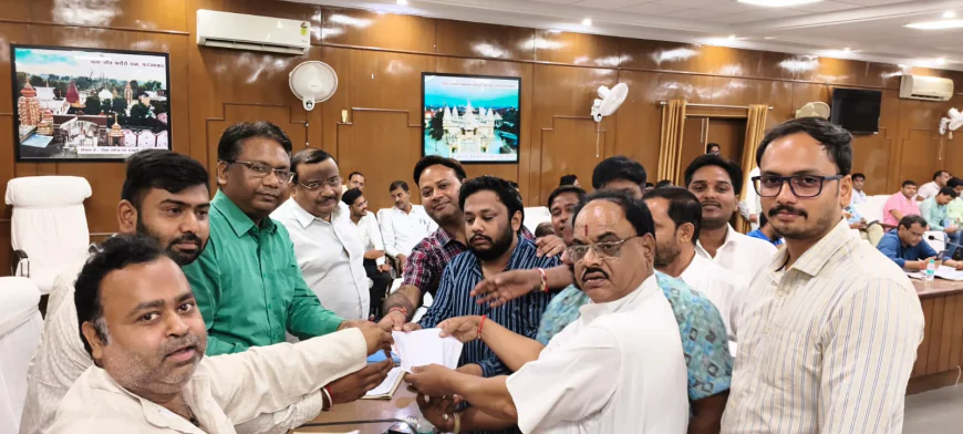 व्यापार बंधु की बैठक  CDO  विनोद कुमार गौड़ की अध्यक्षता में हुई जिसमे समस्याओं से संबंधित दिया ज्ञापन