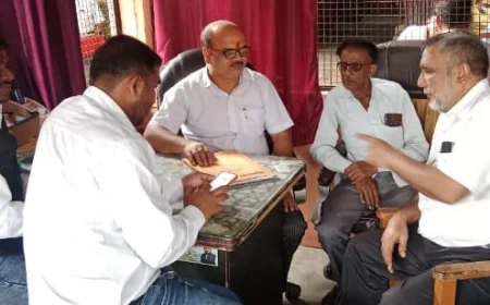 कायमगंज बार एसोसिएशन चुनाव में अध्यक्ष पद पर त्रिकोणीय मुकाबला, प्रत्याशियों ने लगाया दम