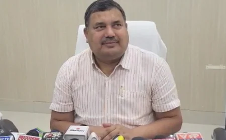 Etah News : मेडिकल कॉलेज के प्राचार्य, डॉ. बलवीर सिंह ने संभाला कार्यभार की प्रेस वार्ता