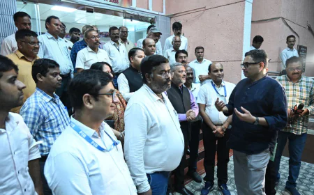 केंद्रीय सूचना एवं प्रसारण सचिव संजय जाजू ने लखनऊ में मंत्रालय के अधीनस्थ मीडिया इकाईयों के साथ की समीक्षा बैठक, अधिकारियों को दिये निर्देश