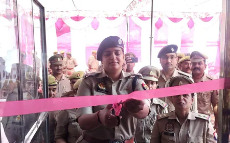 कासगंज एस पी द्वारा सहावर पर उपस्थित रहकर मिशन शक्ति केन्द्र का फीता काटकर किया गया शुभारम्भ ।