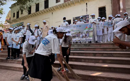 Kasganj news गंगा समिति द्वारा सोरों घाट पर स्वच्छता अभियान, स्वच्छता शपथ, हस्ताक्षर अभियान एवं स्वच्छता रैली का आयोजन किया