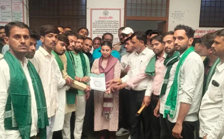 भारतीय किसान यूनियन भानु के प्रतिमण्डल ने शिकोहाबाद उपजिलाधिकारी को समस्याओं के समाधान के लिए एक ज्ञापन सौंपा।